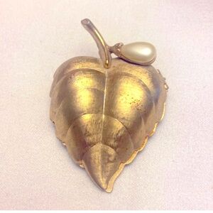 Vintage Gold Tone Leaf Locket Brooch Pearl Accent Avon Can Hold Perfume Or Photo